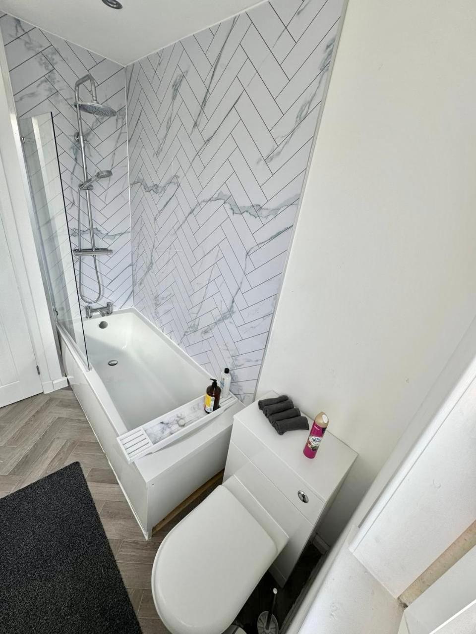 Clydebank Brand New 3Bdr Home, Glasgow Bagian luar foto